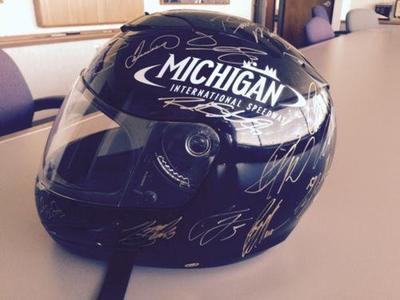 MISCares's tweet photo. Bid on this helmet signed by starting lineup of #QL400 @MISpeedway!
Click here --> http://t.co/3r0uEVPZh0 @NASCAR_FDN http://t.co/Fbg4xmiqJe