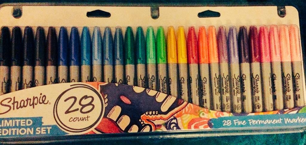 FoodieEmma's tweet image. Happiness is a rainbow pack of sharpies #übergeek #lookattheprettycolours