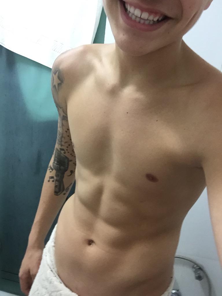 mcgui_oficial's tweet photo. Vamos de bom dia  hahaha 👌❤️ http://t.co/TFeo3XogKF
