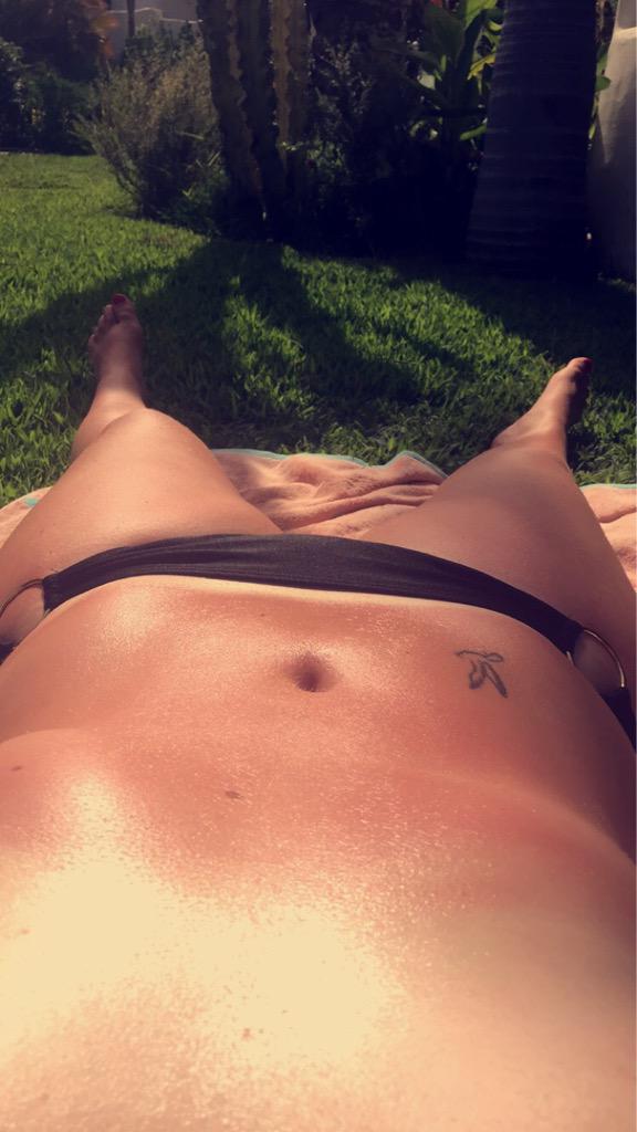 Too hot to handle 🔥☀️👙👍