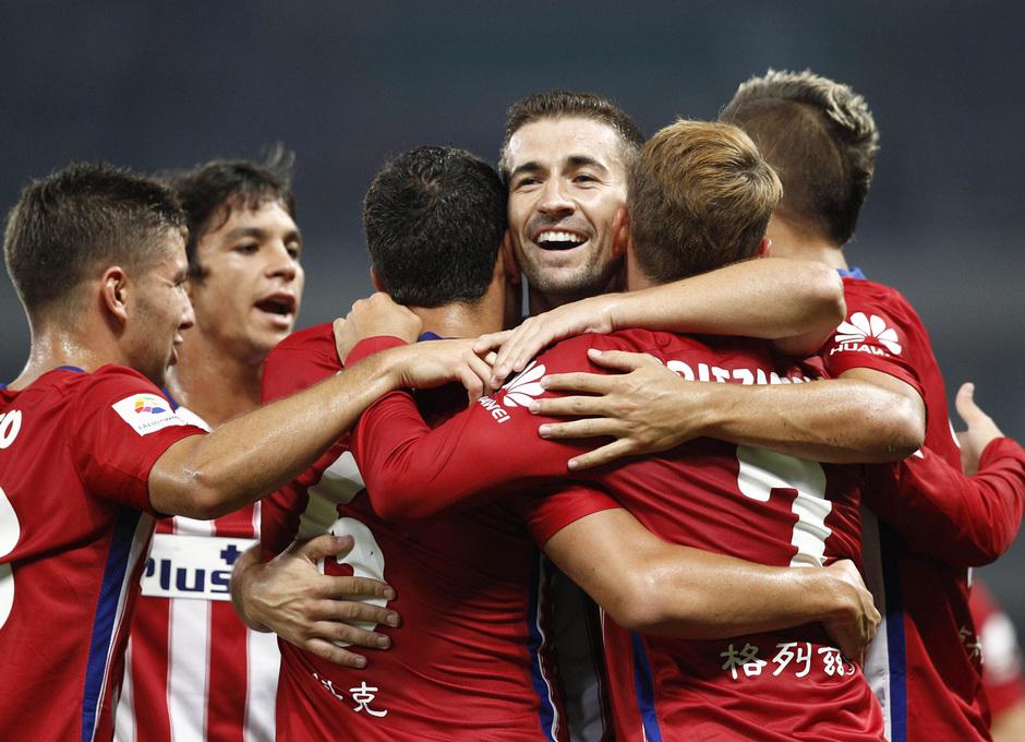 Atleti's tweet photo. FOTOGALERÍA. ¡Aquí va el resumen en imágenes de nuestra victoria en Shanghai! ;) http://t.co/Ya1P4FwkgH #AúpaAtleti http://t.co/wdwX5GT6kQ