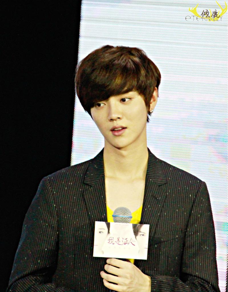 eternallydeer's tweet photo. 150802 我是证人定档发布会 【高清】I am a witness set the film conference 【HD】4p #Luhan #actorlu #actorluhan http://t.co/4S7dJ4pe53