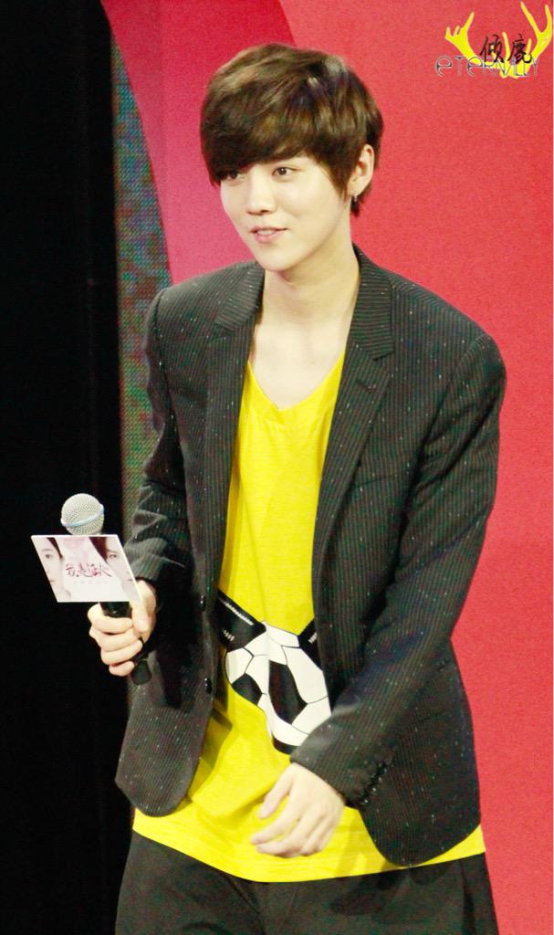 eternallydeer's tweet photo. 150802 我是证人定档发布会 【高清】I am a witness set the film conference 【HD】4p #Luhan #actorlu #actorluhan http://t.co/4S7dJ4pe53