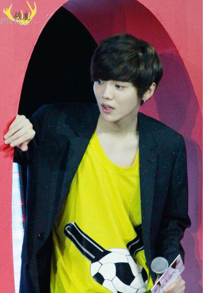 eternallydeer's tweet photo. 150802 我是证人定档发布会 【高清】I am a witness set the film conference 【HD】4p #Luhan #actorlu #actorluhan http://t.co/PKGO61k6JX