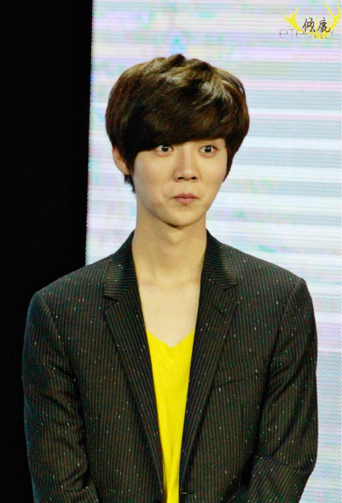 eternallydeer's tweet photo. 150802 我是证人定档发布会 【高清】I am a witness set the film conference 【HD】4p #Luhan #actorlu #actorluhan http://t.co/PKGO61k6JX