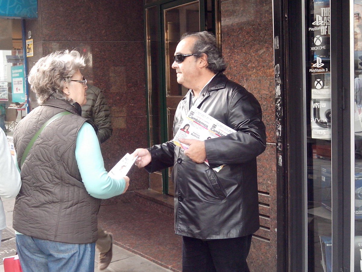 marceiambrich's tweet photo. #TimbreoEnLa6 El camino del cambio, es posible #VamosJuntos @MacriPresi2015 @ProCaballito6 http://t.co/psQACPrwvY