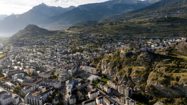 Lematinch's tweet photo. Sion s'apprête à deux jours de fête sans interruption http://t.co/hktlWd7w0U http://t.co/eMjIt9YwZe