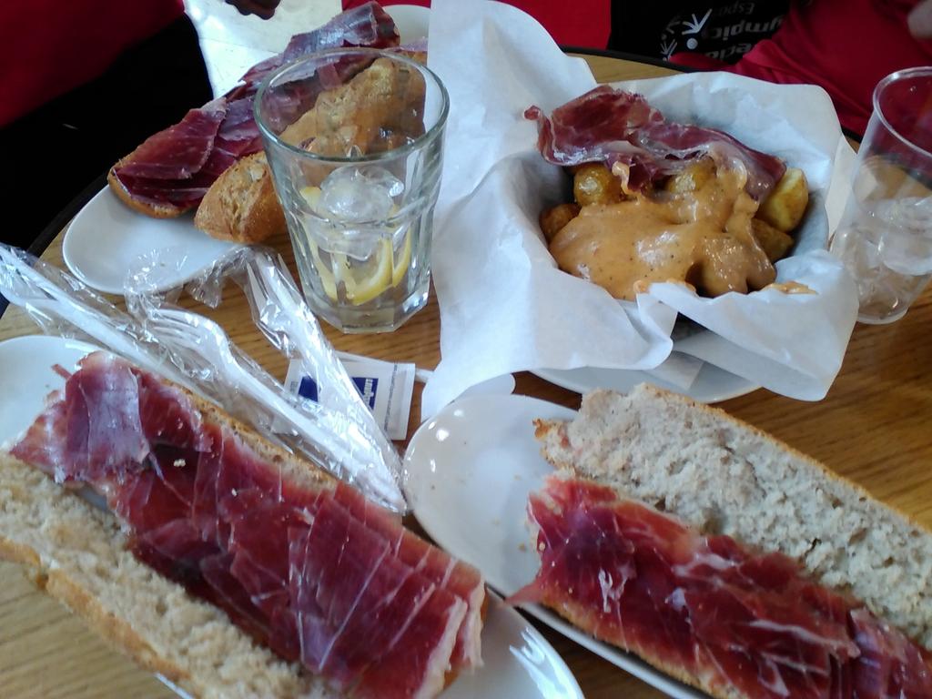 pbenede's tweet photo. @SOCatalunya readaptación alimenticia. aeropuerto Barajas http://t.co/aOtgk0JTlL