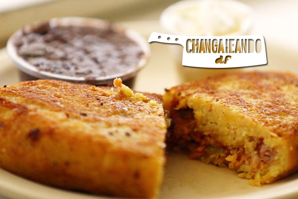 Reforma's tweet photo. #Changarreando En la BJ, 'El Xalapeño' ofrece tortas y tamales con todo el sabor veracruzano http://t.co/qvxCcUwBal http://t.co/wEBNDPdEuG