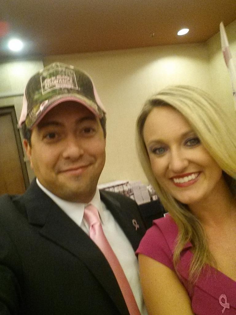 WFLAMarco's tweet photo. Ready to kickoff @StridesKnox @AmericanCancer with @wvltErin! #camostrong #RealMenWearPink #savethetatas http://t.co/5llJBk9118
