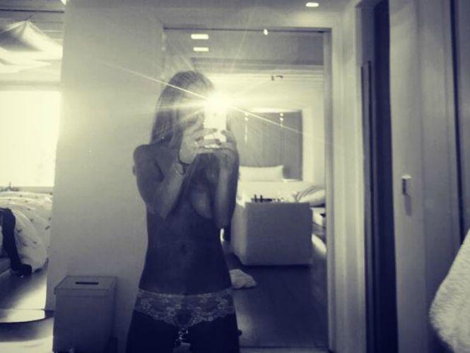 Excelsior's tweet image. Lindsay Lohan protagoniza impresionante topless en Instagram bit.ly/1M3xS7x