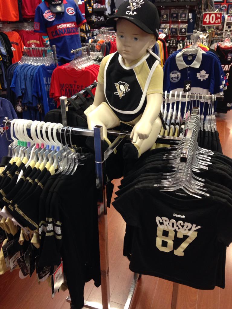SportsRUA's tweet photo. RT @micmacmall Need something to get signed for the #sidneycrosby #hockeycamp? #noemptyhands #sidmouth #sidthekid http://t.co/LSqrOqNVtL