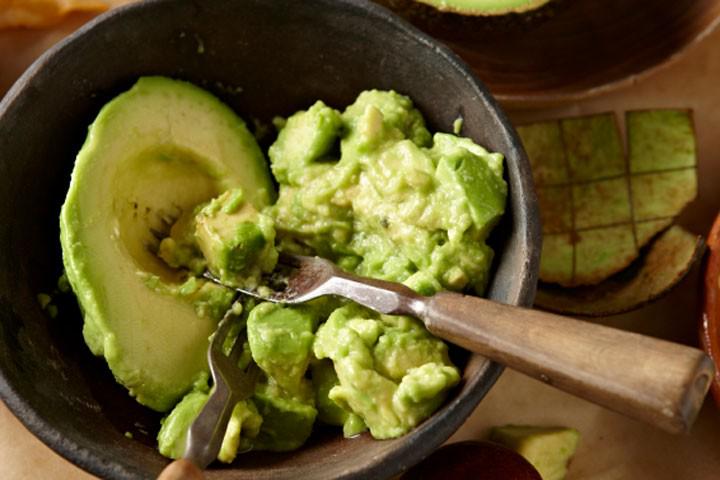 DrOz's tweet image. Avocados are one of my favorite superfoods - take a look at these 5 amazing uses: bit.ly/1VZZhMn