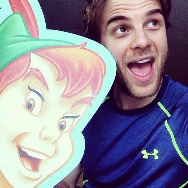 Peter pan vampiro de 32 anos mais lindo do mundo vulgo nathaniel buzolic Happy Birthday Nathaniel Buzolic 