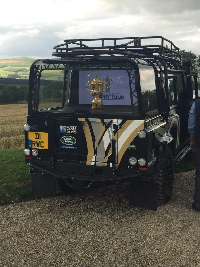 Mark_Cueto's tweet photo. Great to see the @LandRover_UK @rugbyworldcup  Defender today &amp; #WebbEllisCup part of the trophy tour #WeDealInReal👌🏼 http://t.co/tJRQc5sQ9m
