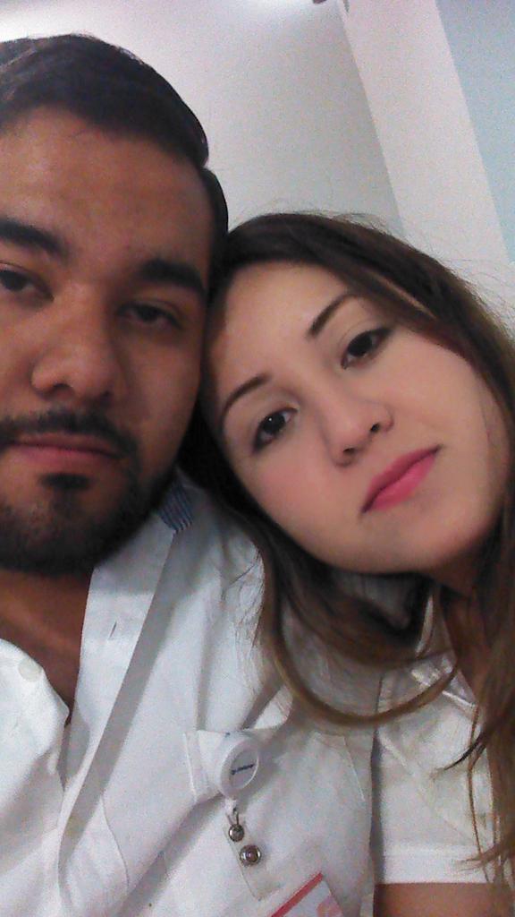 GenesisAlessan's tweet photo. Con mi guapo 💛 #medstudents #medschool #septimosemestre http://t.co/jXT3Jtk7bw