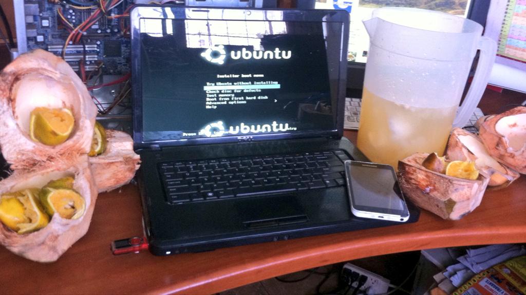 CreacionCanela's tweet photo. #NSA Operacion Opt Out De #windows10 termina  con Nutricion #Ubuntu 3.0 De #Coco Y #Naranja http://t.co/EgRxrWTeb1