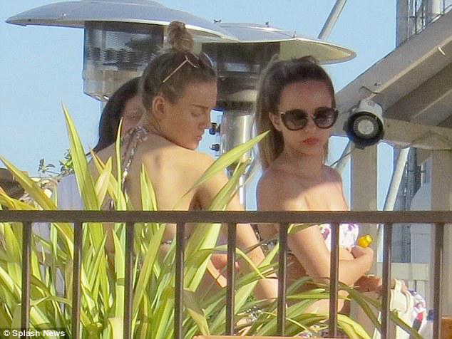 vanebrx's tweet photo. Perrie, Leigh-Anne and Jade en la piscina del hotel en Los Angeles ayer. {2} #MTVHottest Little Mix http://t.co/NmIYUwcuBJ