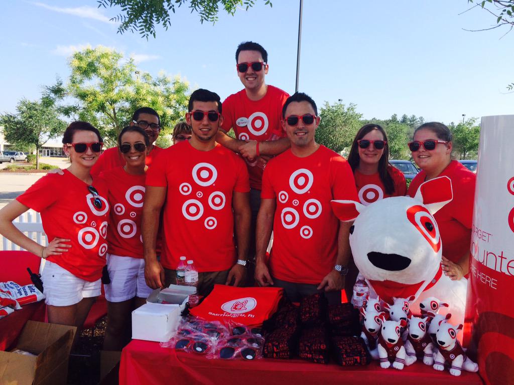 Great Team! Great Times! T1404 celebrating #nationalnightout #r400community #G497 <a href="/JimHogan23/">Jim Hogan</a> <a href="/katmarie159/">Kathleen Wuttke</a>