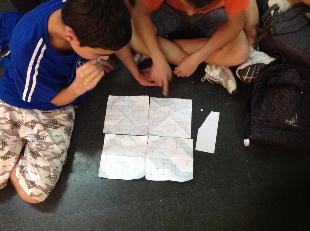 jlmunoz161's tweet photo. Construyendo la curva de Hilbert con alumnos del @IESSalvadorDali. ¡Que pena que el año que viene no estaré! http://t.co/6FWk64KFG5