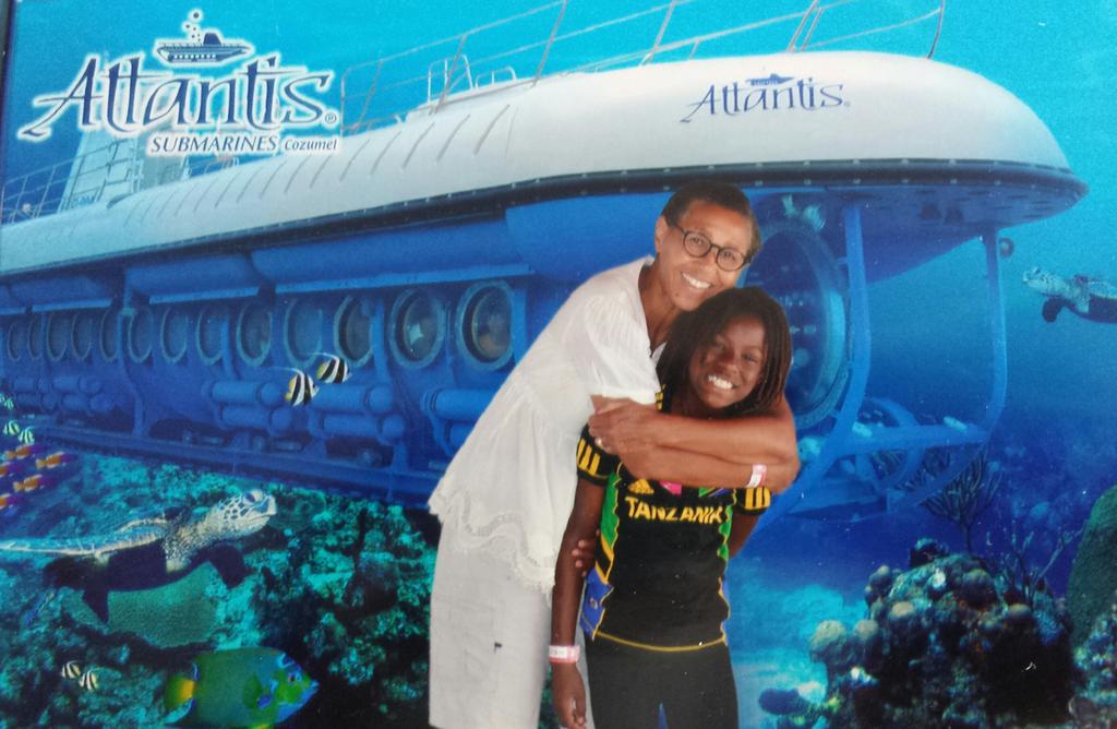 pastorglo's tweet photo. Souvenir w/ Ella on GREAT 100 ft submarine dive! See why @PastorRayH loves diving! Maybe 1 day we all go 2gether?? http://t.co/aQHmoFVCC6
