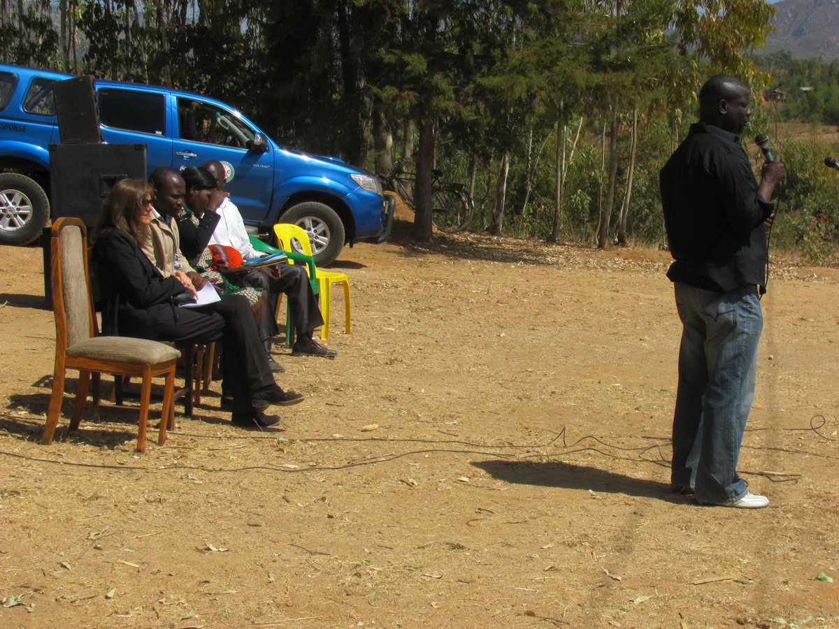 LEMANIMAK's tweet photo. CorpsAfrica's founding Executive Director visits YOONECO's Youth Drop in Centre in Ntcheu http://t.co/xzEL4GXPYx