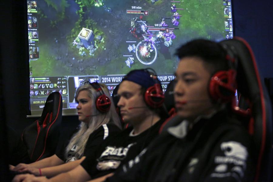 Four universities now offer scholarships for 'e-sports' athletes csmonitor.com/Technology/201…