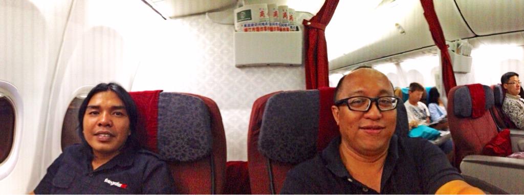 IndonesiaGaruda's tweet photo. Have a safe flight RT @kristupa: Onboard GA 656 CGK-DJJ PK-GNK
@silalahipalty @fotografernet #FNhunting #Papua http://t.co/dfkiUD0ldC - Miko