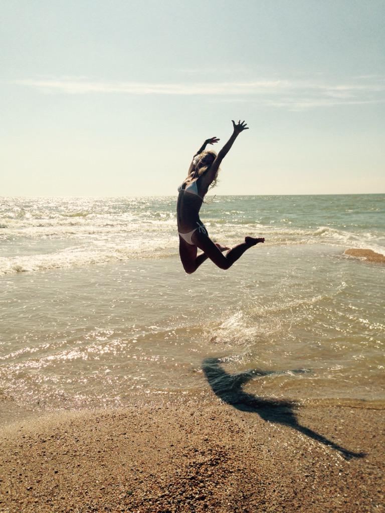 volkoluck's tweet photo. I think about the sea. The best thing in the world I've ever seen is big water. Such beautiful , empty , and freedom http://t.co/1TbGEzzF1l