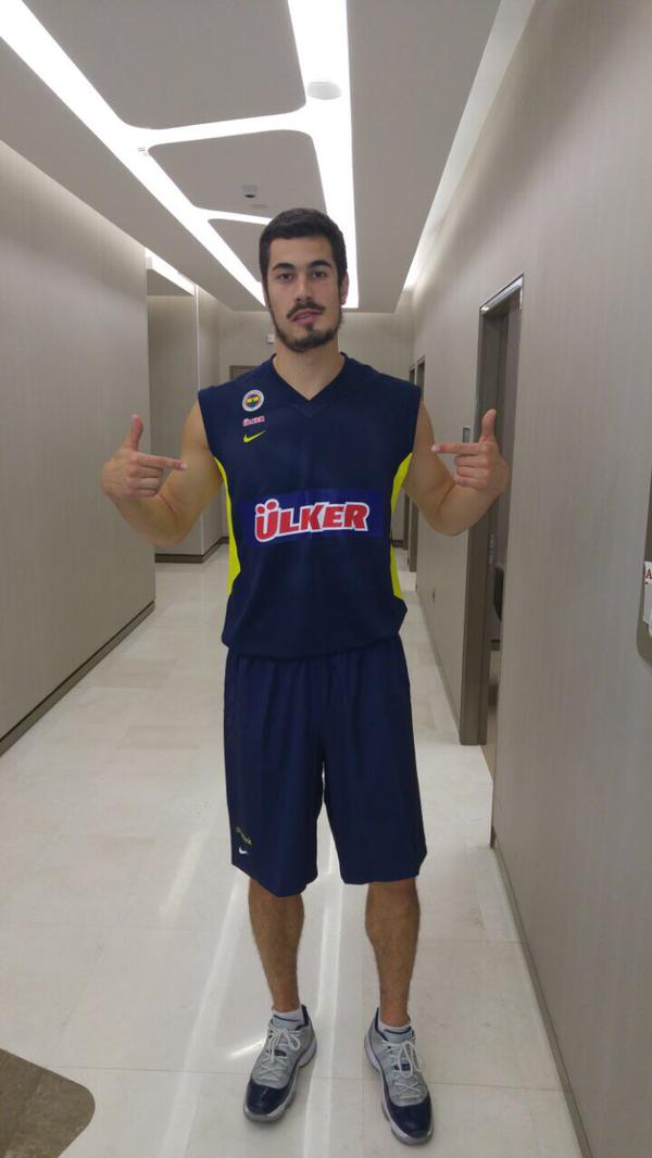 BlogFBU's tweet photo. Fenerbahçe'nin son transferi: Nikola Kalinic! #BlogFBU #FBUbasket #NikolaKalinic #FenerbahçeBasketbol http://t.co/sHC5qj0Elz