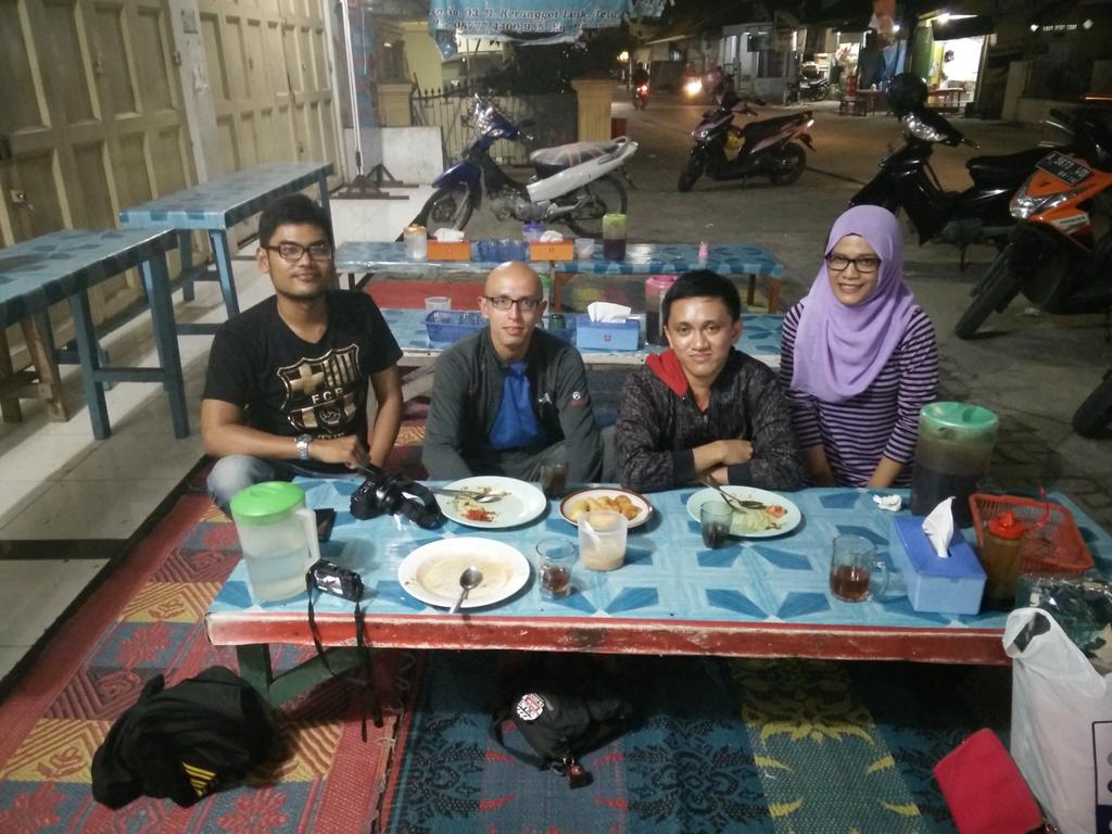 MMCilegon's tweet photo. Having convexperience with Eric Kampherbeek from the Hague for his project: http://t.co/VkNAmso2He
cc: @info_cilegon http://t.co/K3NPwiI92q