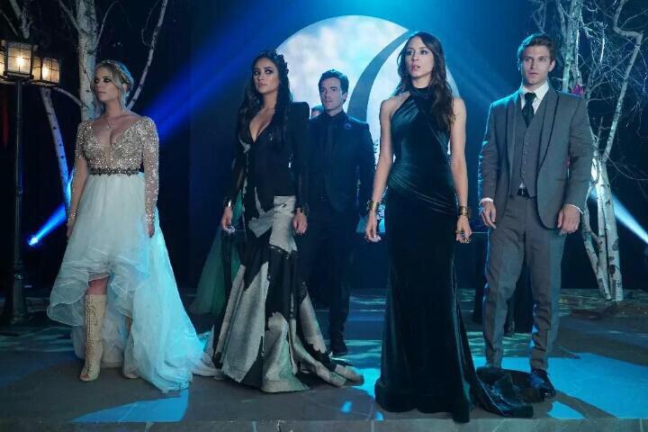 CiaraWrightx's tweet image. #PLLProm TONIGHT!!!