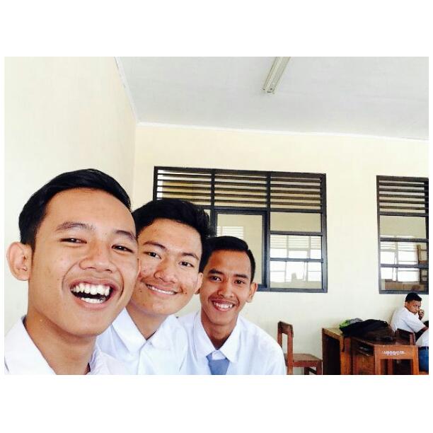 AnwrJr's tweet photo. Alus, Enjoy, Relax😁🔫 http://t.co/TIfbnWu9Fg