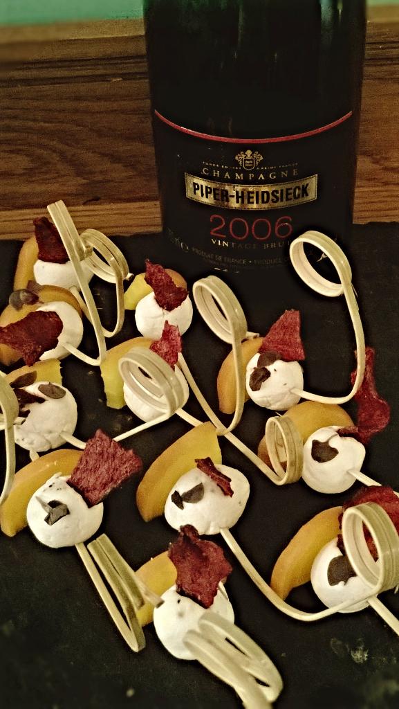 rachellovewine's tweet photo. Amazing canapés @epernayleeds #goatscheese #beetroot #microherb matched with @piperheidsieck vintage 2006! #Dreams http://t.co/z0y4k5xTAt