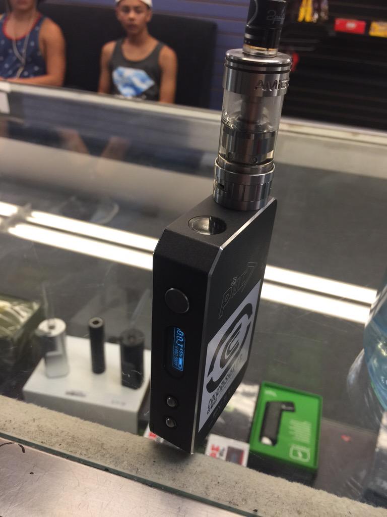 BongsThongs's tweet photo. Ipv3 li 160w with Temp control, riptide take with Nicole wire coils! Chucks cloud at 110w! http://t.co/JXGGBTM46s