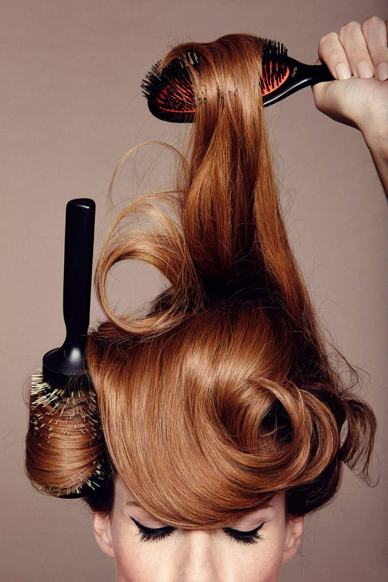 harpersbazaarus's tweet photo. 4 Must-Have Hair Brushes http://t.co/cuJGkC5a46 http://t.co/NFrdfpVVUK