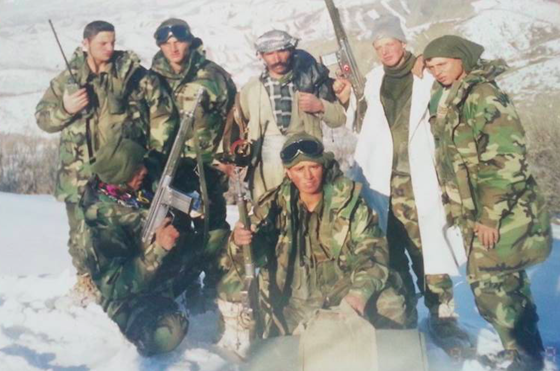Silahtaki bayrağa iyi bak!
2015'te Cizre sokakları neki?
1997'de Şırnak dağlarında yürüdüm yavşak!
@BobmarleySerkan