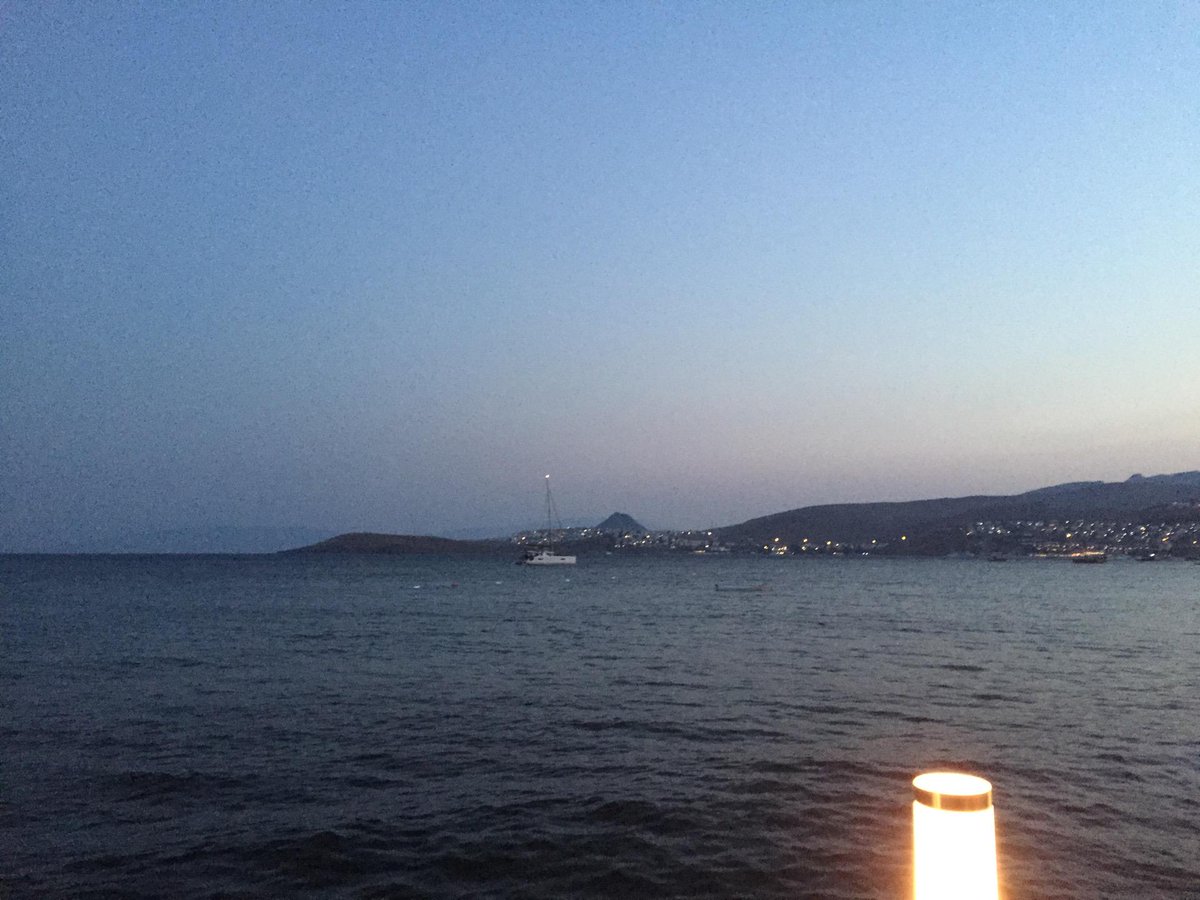 gugulata's tweet photo. I'm at Köşem Balık Restaurant in Muğla, Bodrum w/ @emrobl https://t.co/5quPBnHJGO http://t.co/DEiCXlzzBw