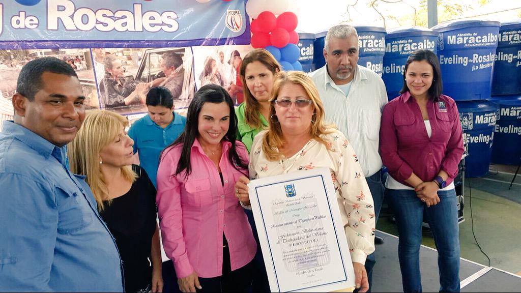 EvelingTrejo's tweet photo. Acto con los transportistas de #Maracaibo http://t.co/GzyfgnG1Gr
