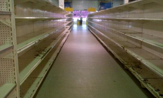 valdemolinos's tweet photo. El desabastecimiento y las colas han llegado en Venezuela a límites insoportables:El proyecto de Podemos para España. http://t.co/wA23sNBK10
