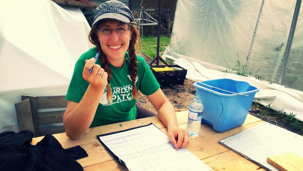 foodbankscanada's tweet image. RT @yxeFoodBank: Janna weighing our harvest, over 600lbs from Garden Patch today! #manyhandslightwork #foodbankfresh
