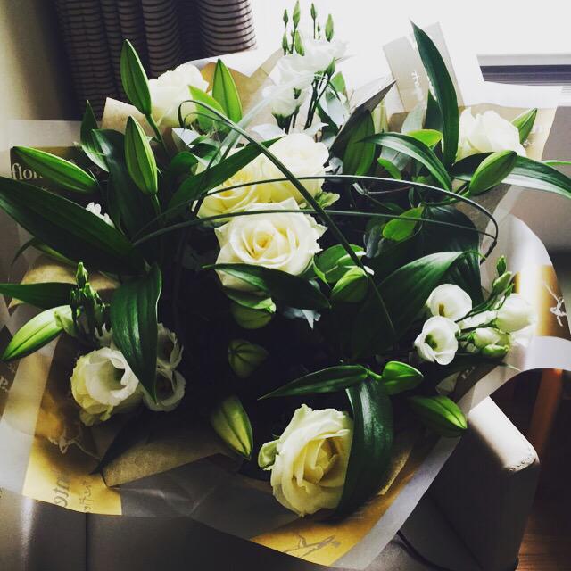 Juliefrench32's tweet photo. Beautiful flowers from the boyfriend #boydidgood ❤️💐😊 http://t.co/kWpz7vPs19