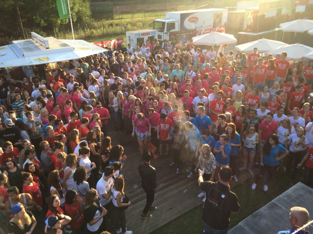 CharlesvanGoch's tweet photo. Opening #miseenplace #summer6camp 1000 meppers-party go For Friend,Fun &amp; F....'alle Menschen Werden Bruder'#beethoven http://t.co/psPrfuCWNu
