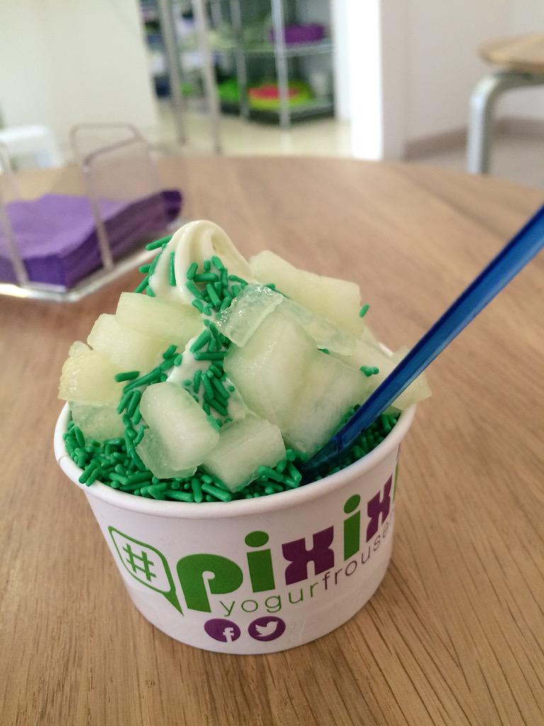 JuliaGLMusic's tweet photo. #Pixixiyogurfrousen @LosPixixi Qué helado más bueno! http://t.co/dzCKvS4IYK