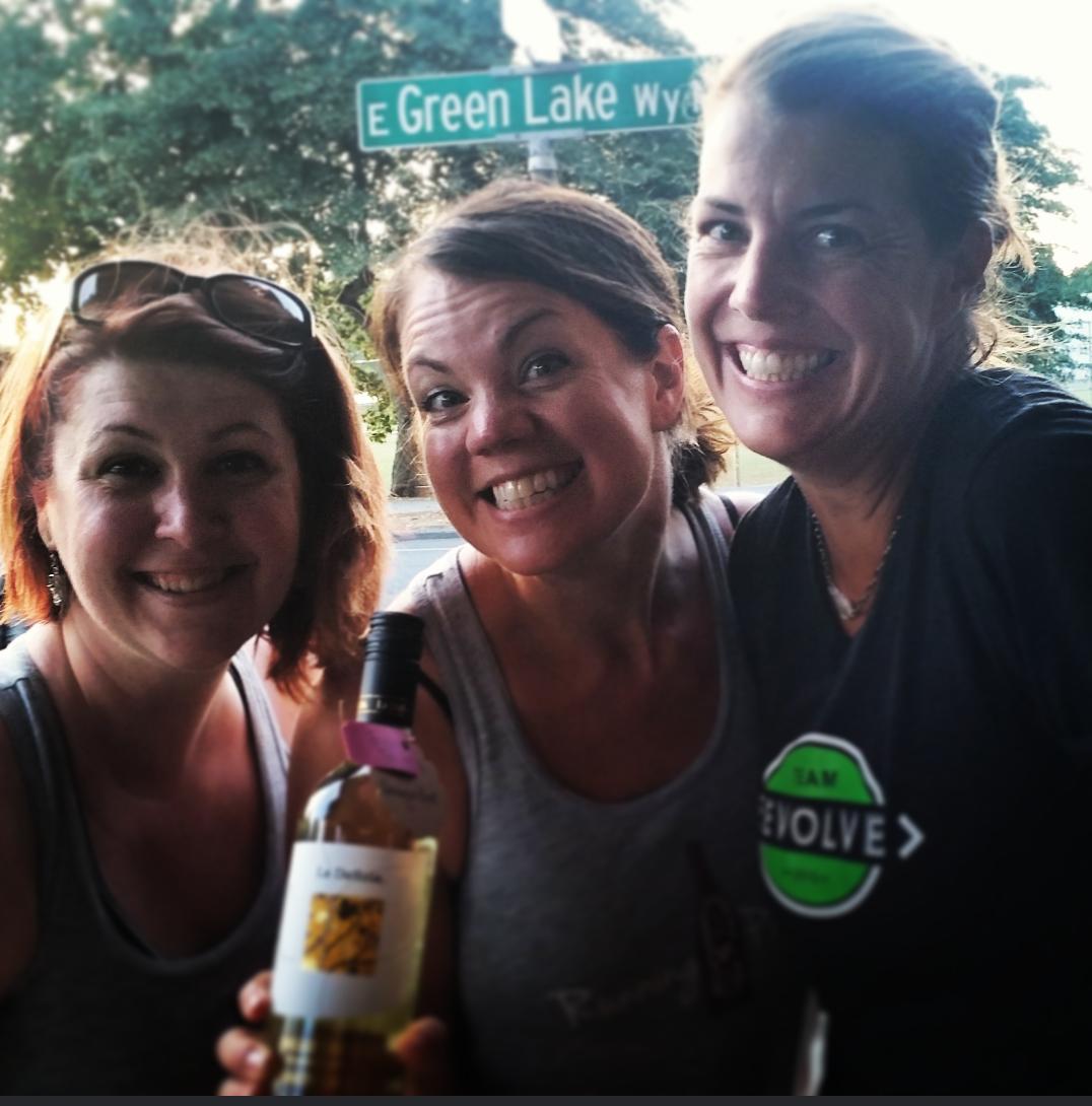 runningonpinot's tweet photo. Special shout out to @FixGreenLake & @SuperJocknJill for hosting our group run! Great turnout! #RunWineRun http://t.co/OhjYzvl823