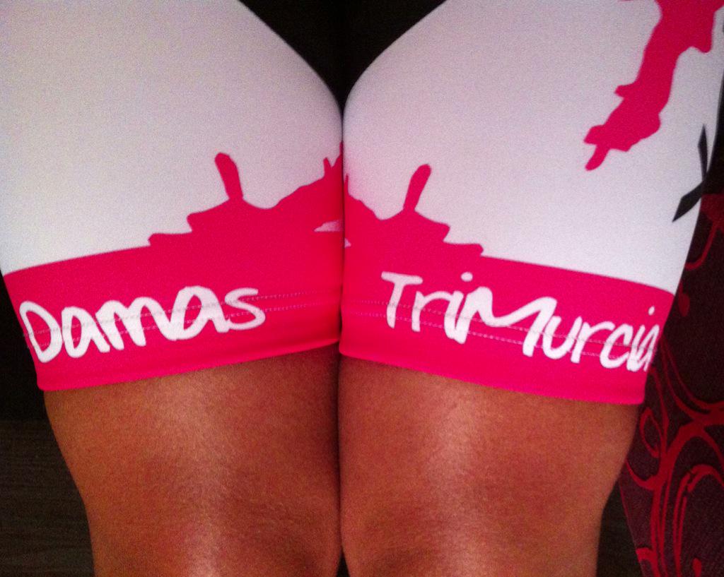 inMacCom's tweet photo. Aunque salir sin ellas no es lo mismo, siempre van conmigo @TriMurciaDamas #pescaoras #monaguillas #gitanas #testigas http://t.co/03J2dYtOVc