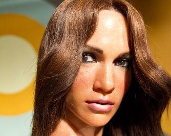 FemaleRapQuote's tweet photo. Crying at JLO wax figures. http://t.co/LNXCmlGtD7