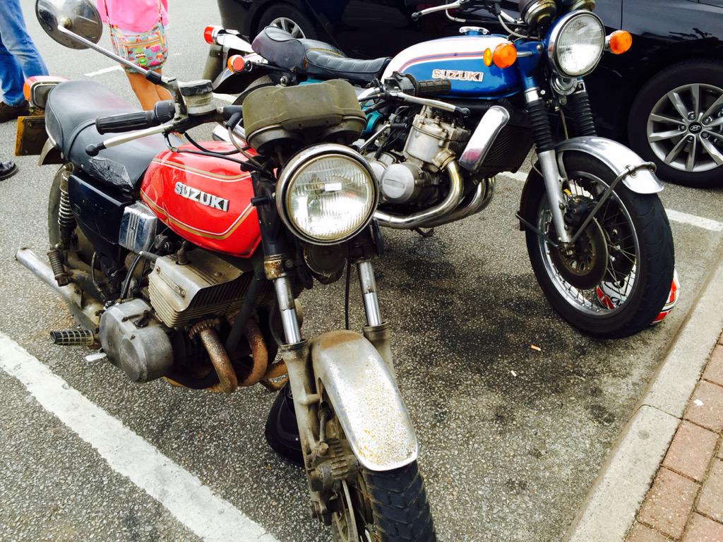 Torquepen's tweet photo. Also a good variety of old #Suzuki 2 strokes here. Some look like recent barn finds tho but not all #Hayle #motorbike http://t.co/AYMLfsikFr