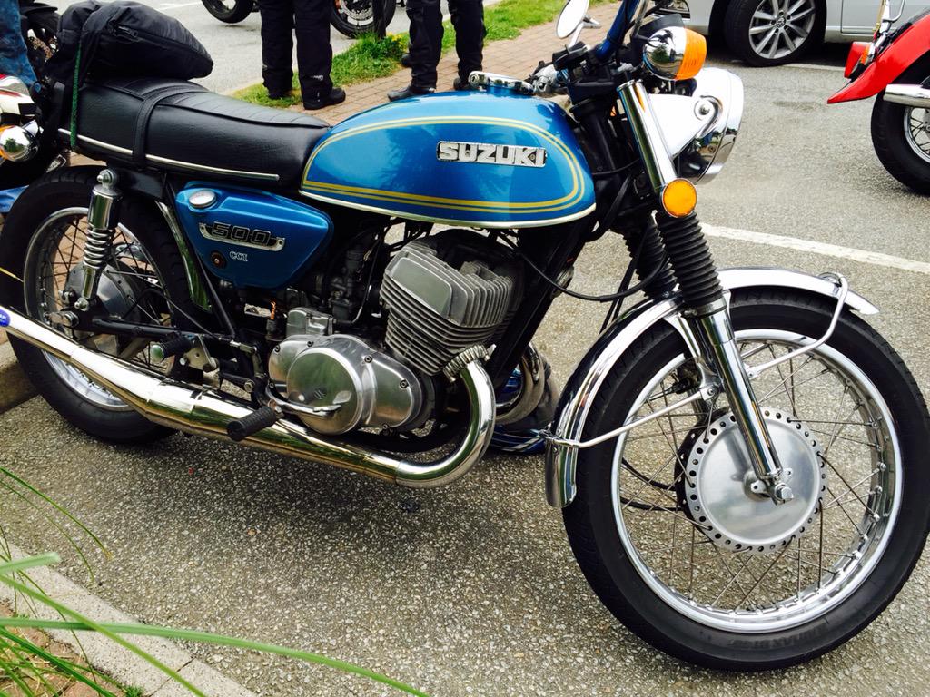 Torquepen's tweet photo. Also a good variety of old #Suzuki 2 strokes here. Some look like recent barn finds tho but not all #Hayle #motorbike http://t.co/AYMLfsikFr