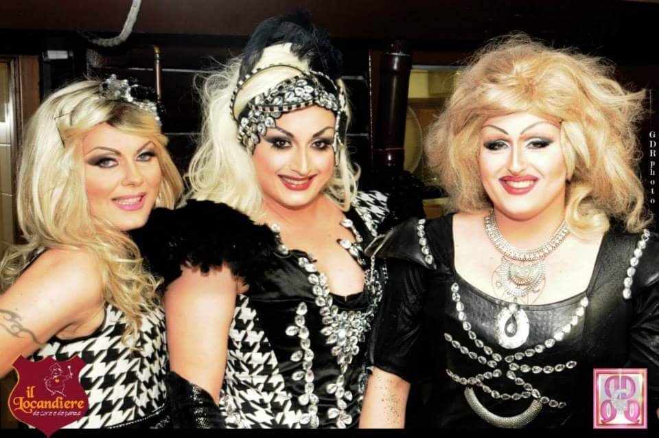 dragqueengirl1's tweet photo. #DragQueenGirl @ #Illocandiere ##DragQueen #Summer #DragQueens #makeup http://t.co/owljQVnzpC